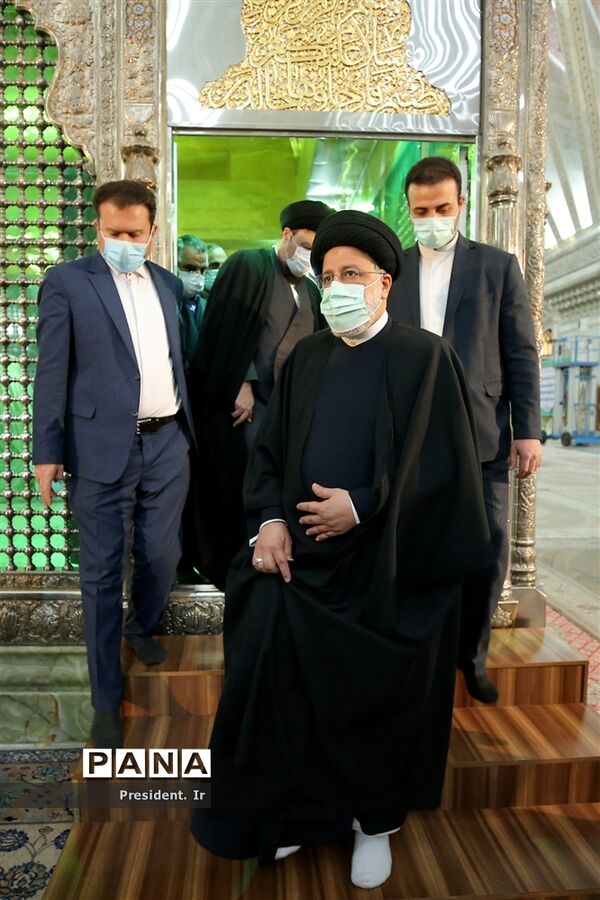 تجدید میثاق رییس جمهوری و  اعضای هیأت دولت با آرمان‌های امام راحل و شهدای انقلاب اسلامی