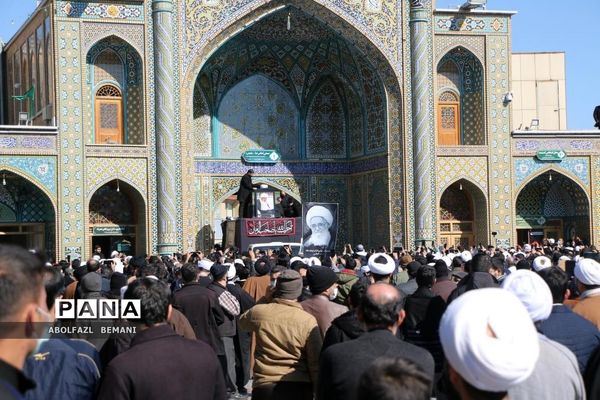 تشییع پیکر آیت الله صافی گلپایگانی در قم-1