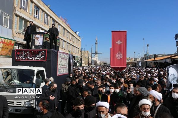 تشییع پیکر آیت الله صافی گلپایگانی در قم-1