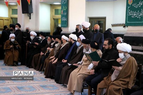 تشییع پیکر آیت الله صافی گلپایگانی در قم-1