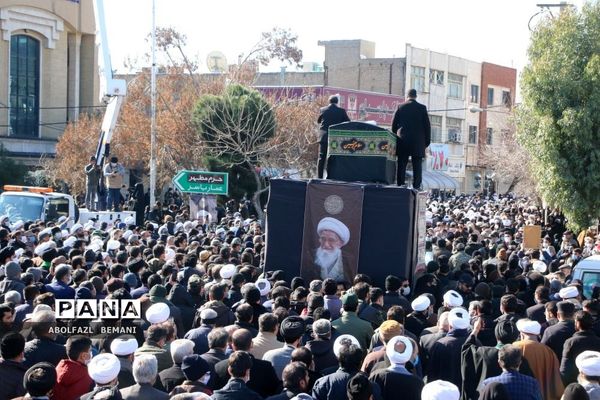 تشییع پیکر آیت الله صافی گلپایگانی در قم-1