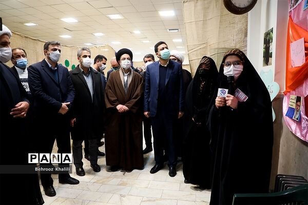 دهمین دوره نمایشگاه‌های دانش‌آموزی مدرسه انقلاب