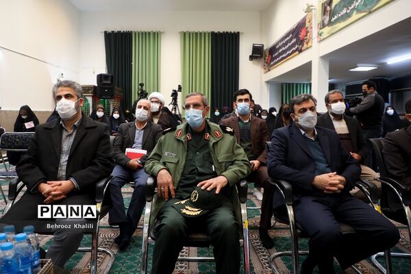 دهمین دوره نمایشگاه‌های دانش‌آموزی مدرسه انقلاب