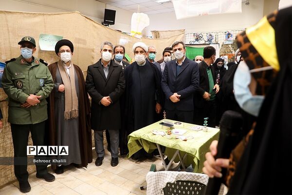 دهمین دوره نمایشگاه‌های دانش‌آموزی مدرسه انقلاب