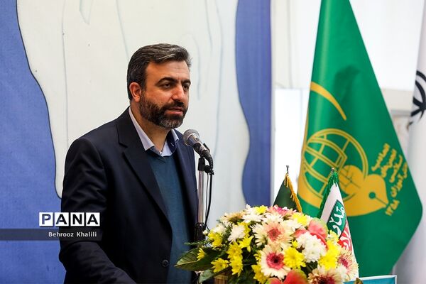 دهمین دوره نمایشگاه‌های دانش‌آموزی مدرسه انقلاب