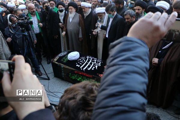 تشییع پیکر آیت الله صافی گلپایگانی در قم-2