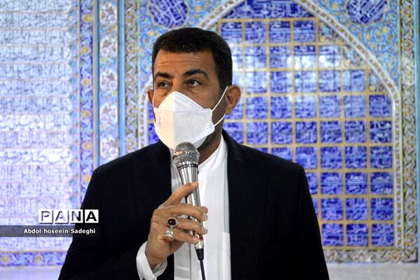 عطر افشانی قبور مطهر شهدا به مناسبت  ایام الله دهه فجر در بوشهر