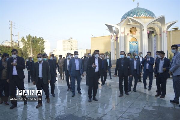 عطر افشانی قبور مطهر شهدا به مناسبت  ایام الله دهه فجر در بوشهر