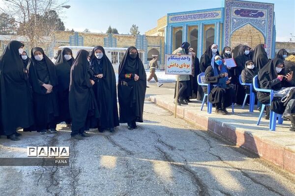 آیین غبار روبی مزار شهدا به‌مناسبت گرامیداشت دهه فجر در ارومیه
