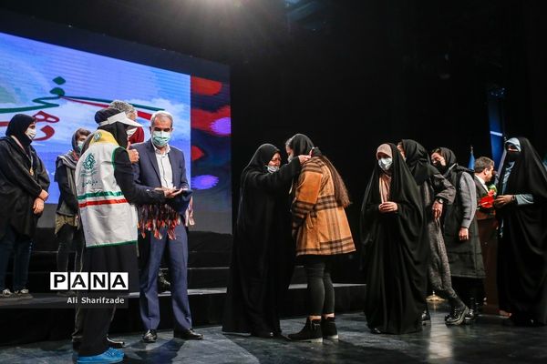 مراسم تجلیل از مدال‌آوران المپیادهای علمی و دانش‌آموزان برگزیده کنگره سراسری قرآن کریم و جشنواره جوان خوارزمی