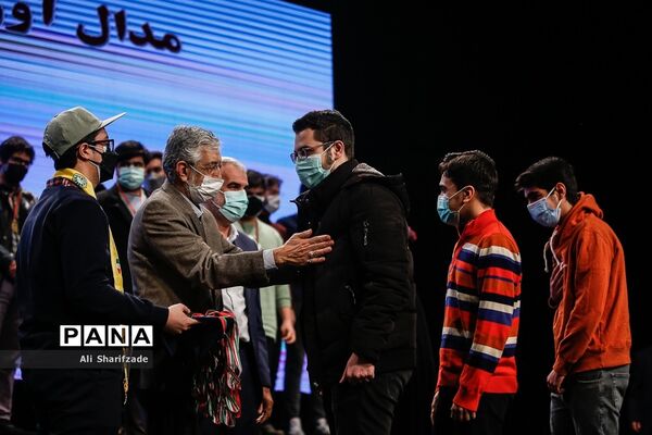 مراسم تجلیل از مدال‌آوران المپیادهای علمی و دانش‌آموزان برگزیده کنگره سراسری قرآن کریم و جشنواره جوان خوارزمی
