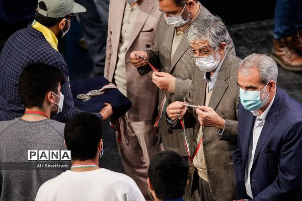 مراسم تجلیل از مدال‌آوران المپیادهای علمی و دانش‌آموزان برگزیده کنگره سراسری قرآن کریم و جشنواره جوان خوارزمی