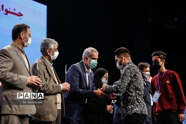 مراسم تجلیل از مدال‌آوران المپیادهای علمی و دانش‌آموزان برگزیده کنگره سراسری قرآن کریم و جشنواره جوان خوارزمی