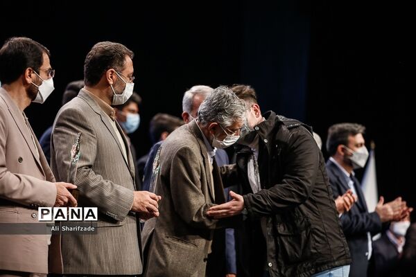 مراسم تجلیل از مدال‌آوران المپیادهای علمی و دانش‌آموزان برگزیده کنگره سراسری قرآن کریم و جشنواره جوان خوارزمی