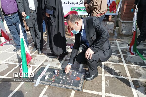 غبارروبی و عطر افشانی گلزار شهدا در گلوگاه