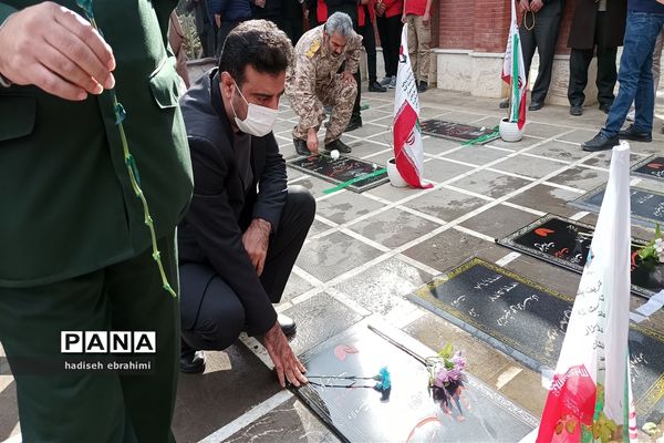 غبارروبی و عطر افشانی گلزار شهدا در گلوگاه