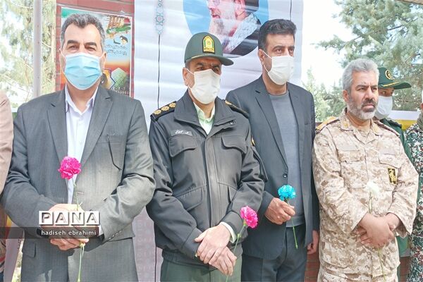 غبارروبی و عطر افشانی گلزار شهدا در گلوگاه