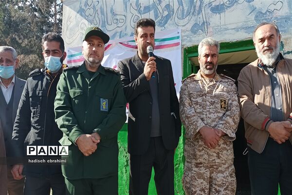 غبارروبی و عطر افشانی گلزار شهدا در گلوگاه