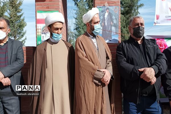 غبارروبی و عطر افشانی گلزار شهدا در گلوگاه