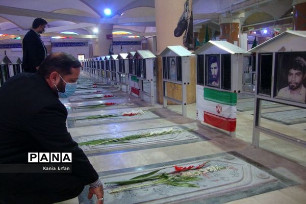 مراسم مهمانی لاله‌ها در گلزار شهدای بوشهر