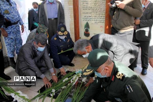 مراسم مهمانی لاله‌ها در گلزار شهدای بوشهر