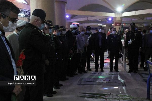 مراسم مهمانی لاله‌ها در گلزار شهدای بوشهر