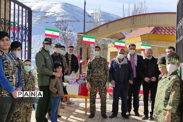 غبار‌روبی مزار شهدای روستای کریتون  و شهر رودهن درسومین روز دهه‌فجر