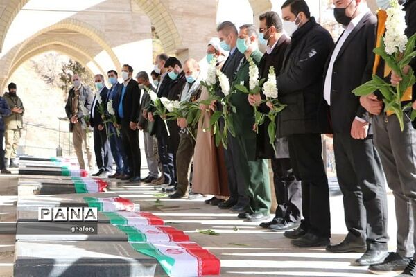 مزار شهدای گرانقدر شهرستان دماوند غبارروبی و عطرافشانی شد
