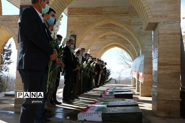 مزار شهدای گرانقدر شهرستان دماوند غبارروبی و عطرافشانی شد