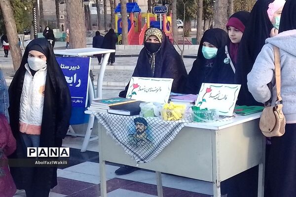 مهمانی لاله‌ها در  زیارتگاه شهید مدرس کاشمر