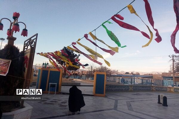 مهمانی لاله‌ها در  زیارتگاه شهید مدرس کاشمر