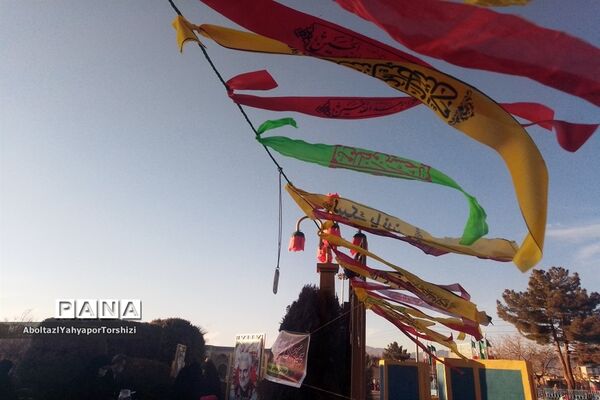 مهمانی لاله‌ها در  زیارتگاه شهید مدرس کاشمر