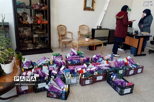 توزیع ارزاق توسط خیریه فاطمه‌زهرا دماوند