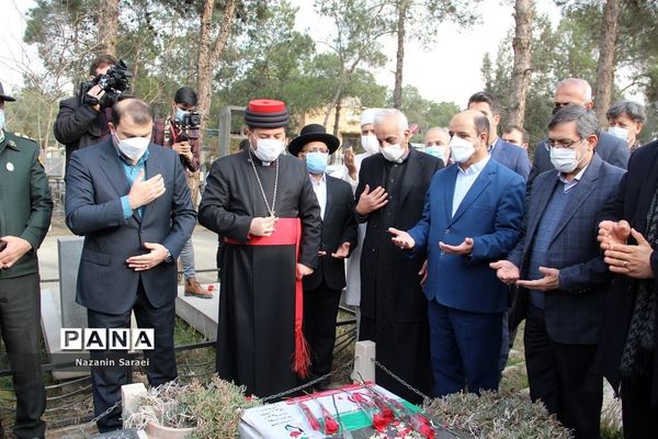 شانزدهمین آیین ملی عطرافشانی و گلباران مزارشهدای ادیان توحیدی در اسلامشهر