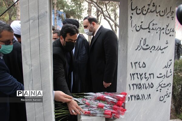 شانزدهمین آیین ملی عطرافشانی و گلباران مزارشهدای ادیان توحیدی در اسلامشهر