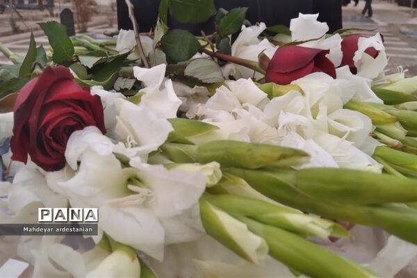 عطرافشانی و گلباران مزار شهدای جوادآباد