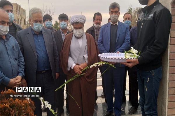 عطرافشانی و گلباران مزار شهدای جوادآباد