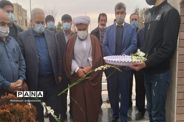 عطرافشانی و گلباران مزار شهدای جوادآباد