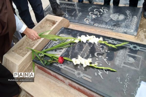 عطرافشانی و گلباران مزار شهدای جوادآباد