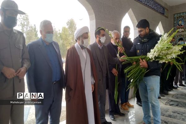 عطرافشانی و گلباران مزار شهدای جوادآباد