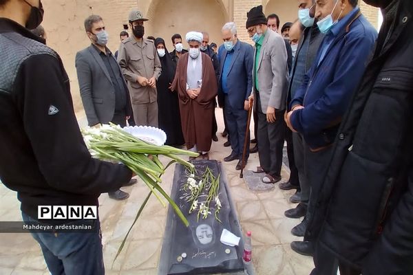 عطرافشانی و گلباران مزار شهدای جوادآباد