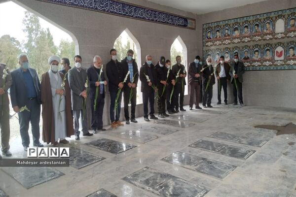 عطرافشانی و گلباران مزار شهدای جوادآباد
