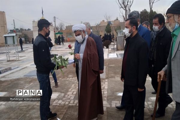 عطرافشانی و گلباران مزار شهدای جوادآباد