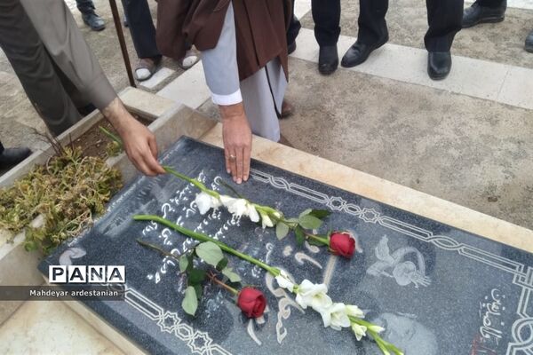عطرافشانی و گلباران مزار شهدای جوادآباد