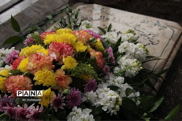 گلباران مزار شهدا در بهشت زهرای تهران