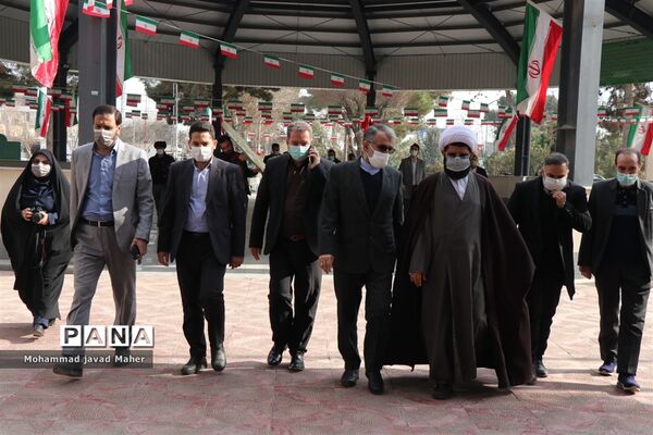 عطر افشانی گلزار شهدای بهشت فاطمه(س) شهرستان قدس