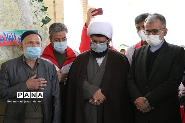 عطر افشانی گلزار شهدای بهشت فاطمه(س) شهرستان قدس