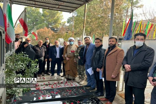 غبارروبی و عطر افشانی مزار شهدای  فشافویه