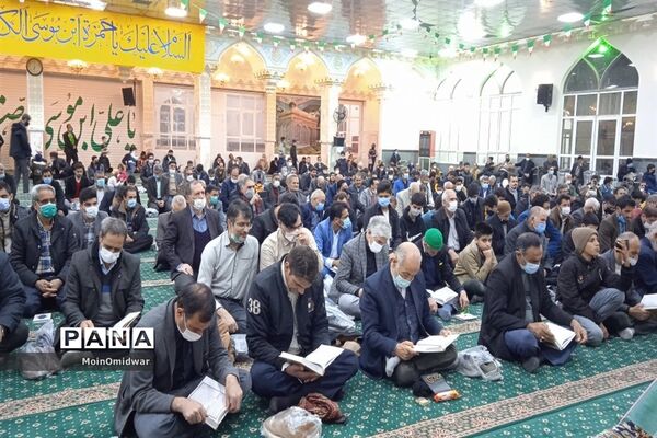 محفل انس با قرآن کریم به مناسبت دهه فجر در امامزاده سید حمزه شهرستان کاشمر