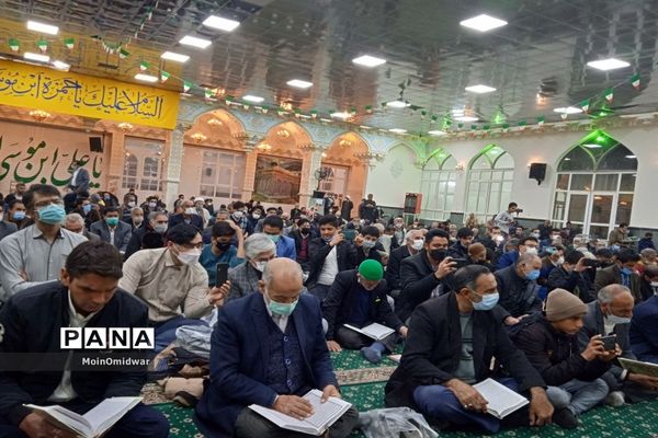 محفل انس با قرآن کریم به مناسبت دهه فجر در امامزاده سید حمزه شهرستان کاشمر